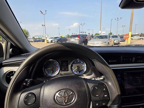 Used 2017 Toyota Corolla LE FWD image 25