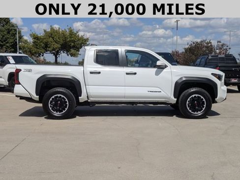 Used 2024 Toyota Tacoma TRD Off-Road image 4