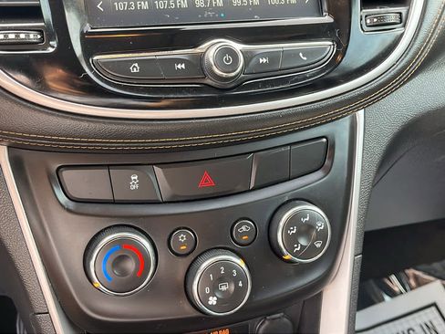 Used 2017 Chevrolet Trax LT w/ LT Convenience Package image 20