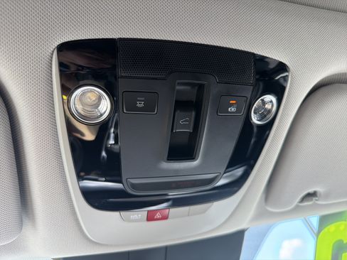 Used 2025 Kia Sorento EX w/ Panoramic Sunroof Package FWD image 5
