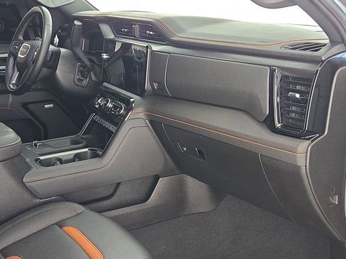 Used 2025 GMC Sierra 2500 AT4 image 35