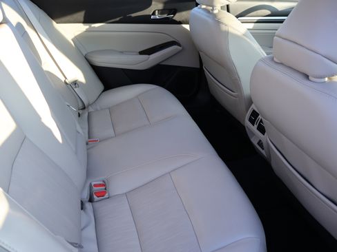 Used 2020 Nissan Altima 2.5 Platinum image 13