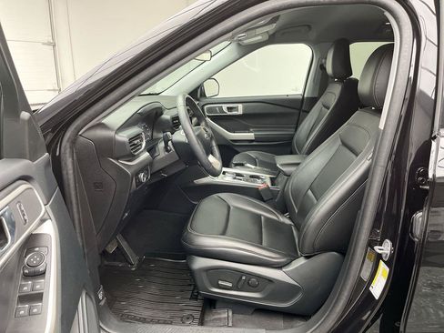 Used 2024 Ford Explorer XLT w/ Equipment Group 202A AWD/4WD image 12