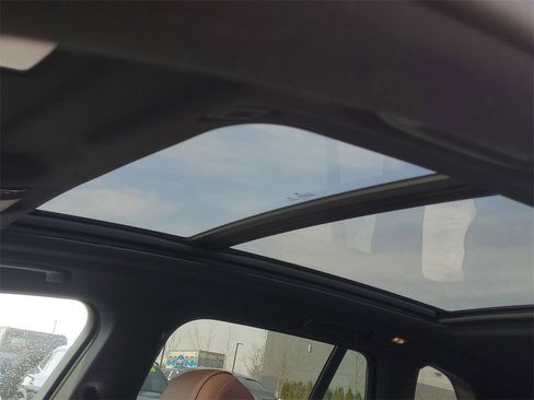 Used 2024 BMW X5 xDrive40i w/ Premium Package image 9