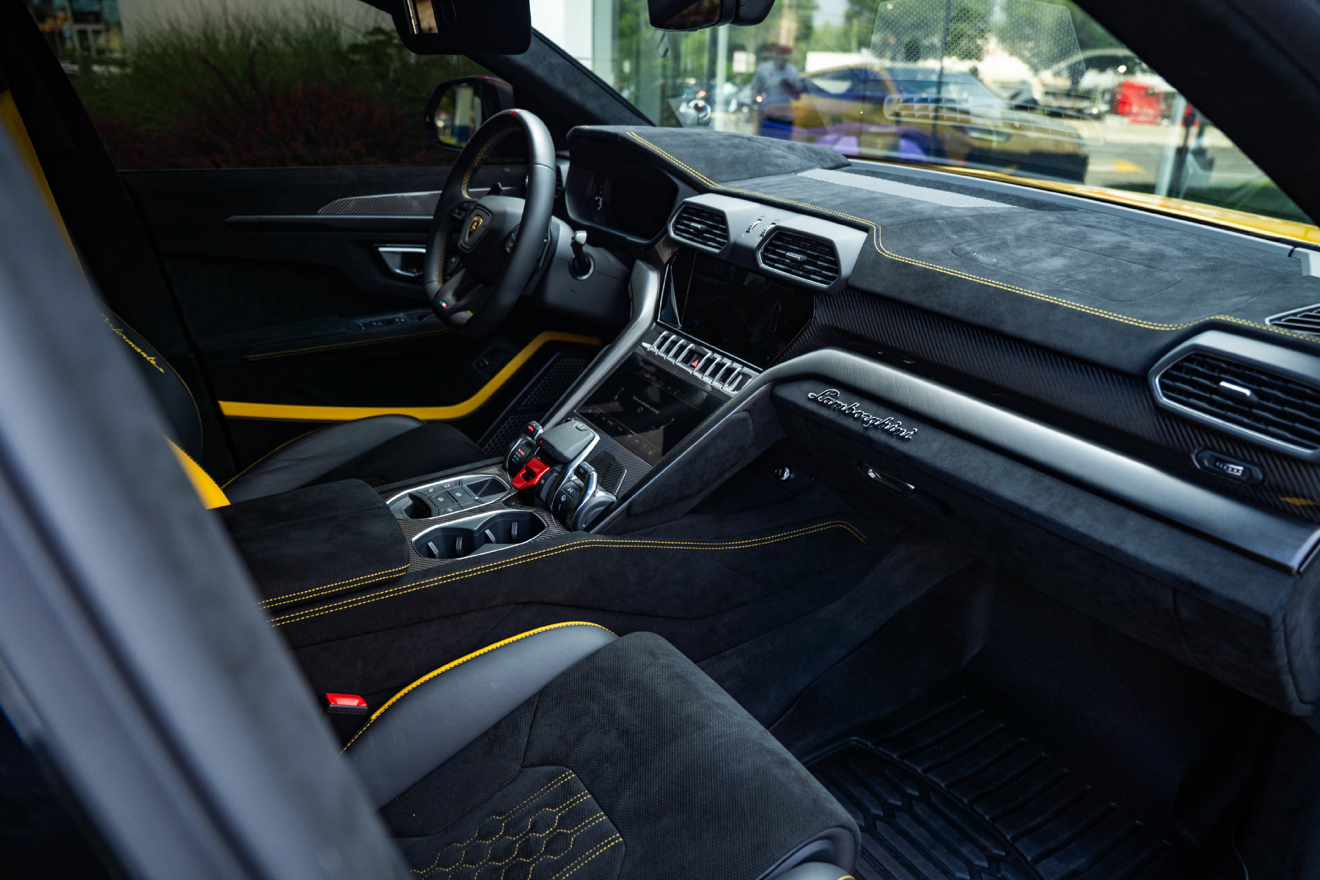 Used 2024 Lamborghini Urus Performante AWD/4WD image 21