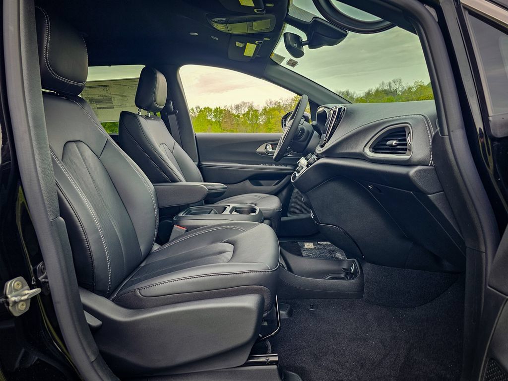 New 2027 Chrysler Pacifica Select AWD/4WD image 40