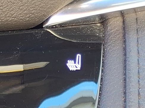 Used 2017 Cadillac XT5 Luxury w/ Driver Awareness Package image 9