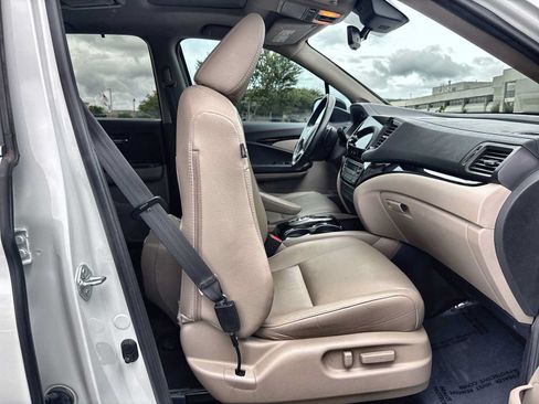 Used 2021 Honda Pilot Touring image 9