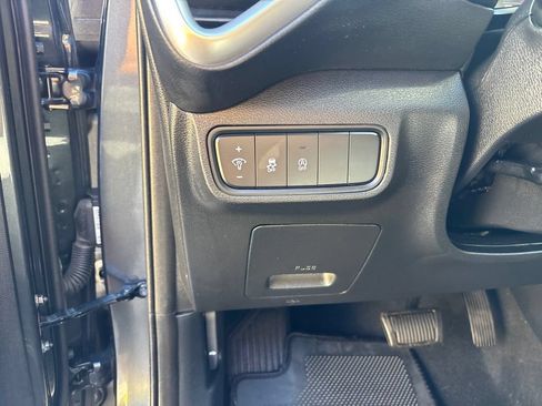 Used 2024 Kia Soul LX w/ Option Group 015 FWD image 11