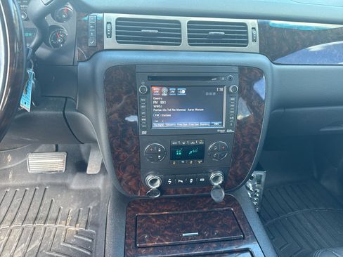 Used 2014 GMC Sierra 2500 Denali w/ Suspension Package, Off-Road image 31