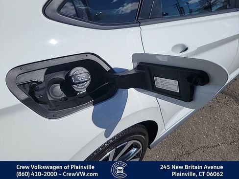 Certified 2023 Volkswagen Jetta GLI Autobahn image 32