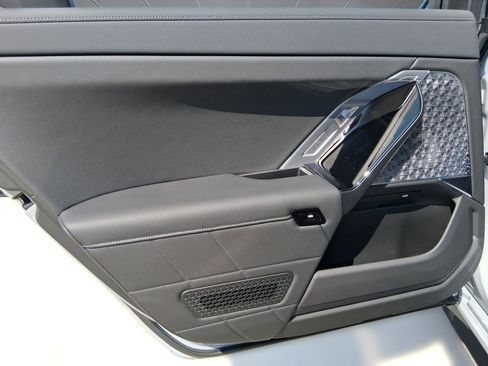 New 2026 BMW 750e xDrive image 28