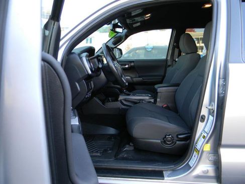 Used 2017 Toyota Tacoma TRD Off-Road image 11