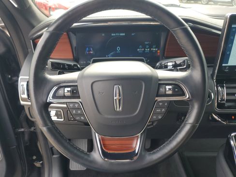 Used 2022 Lincoln Navigator Reserve image 14