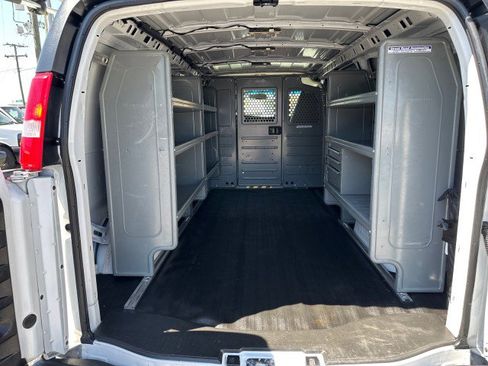 Used 2020 Chevrolet Express 2500 RWD image 16