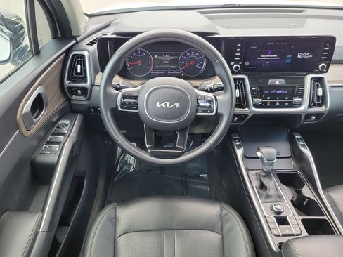 Used 2022 Kia Sorento EX w/ Panoramic Sunroof Package FWD image 21