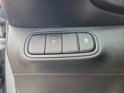 Certified 2023 Hyundai Venue SE image 20