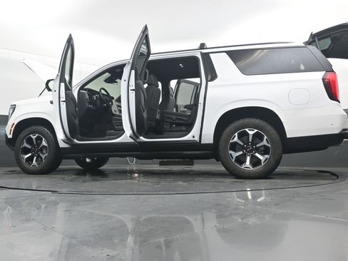 Certified 2025 GMC Yukon XL AT4 w/ LPO, Floor Liner Package image 43