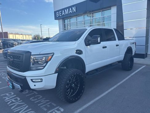 Used 2021 Nissan Titan PRO-4X w/ Pro-4x Convenience Package image 5