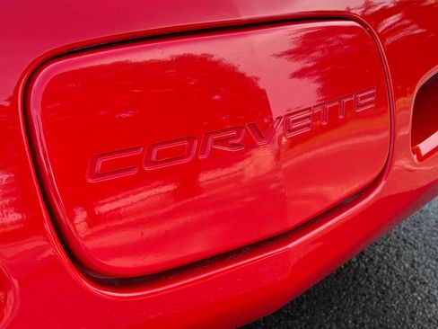 Used 2004 Chevrolet Corvette Coupe w/ Preferred Equipment Group RWD image 40