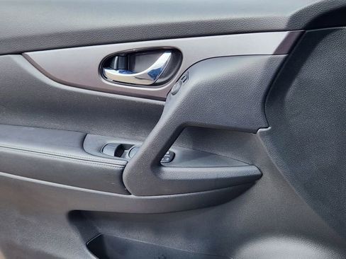 Used 2016 Nissan Rogue S w/ Appearance Package image 6