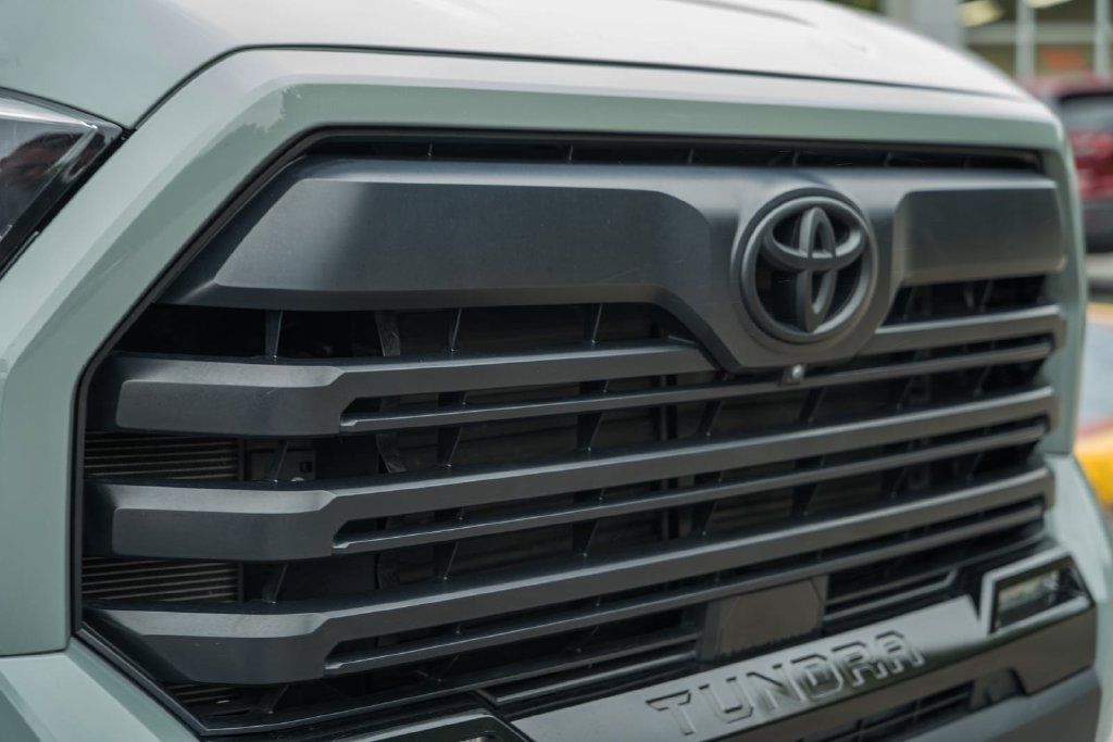 Used 2025 Toyota Tundra Limited AWD/4WD image 10