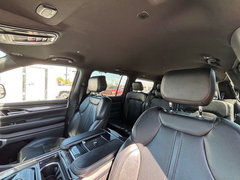 Used 2022 Jeep Wagoneer Series I w/ Convenience Group I AWD/4WD image 9