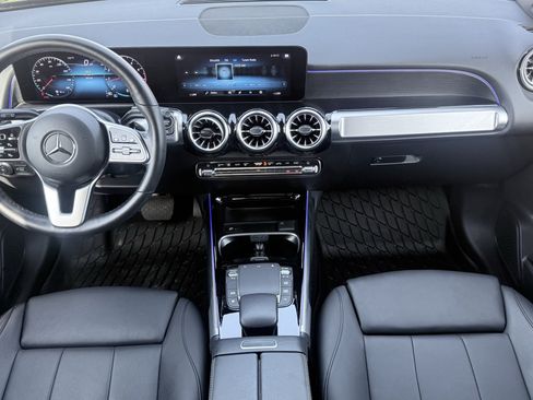 Used 2023 Mercedes-Benz GLB 250 w/ Premium Package image 2