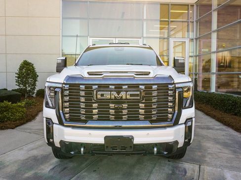 Used 2024 GMC Sierra 2500 Denali Ultimate AWD/4WD image 7