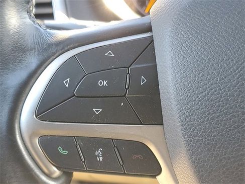 Used 2020 Jeep Grand Cherokee Limited image 23