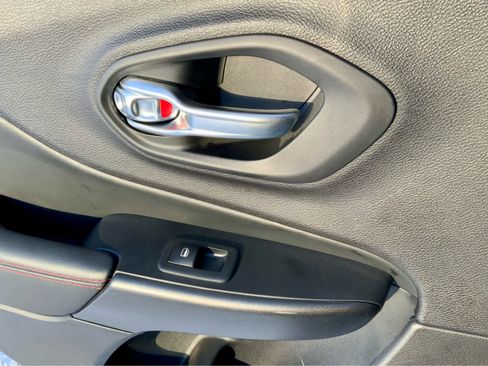 Used 2021 Jeep Cherokee Trailhawk w/ Comfort/Convenience Group image 51