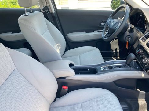 Used 2022 Honda HR-V LX image 9