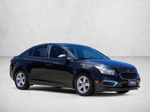 Used 2015 Chevrolet Cruze LS FWD image 3