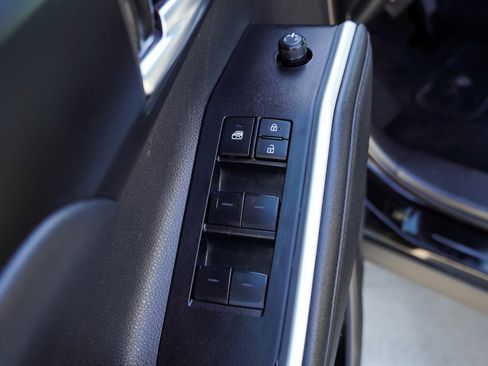 Used 2025 Toyota Highlander XSE AWD/4WD image 19