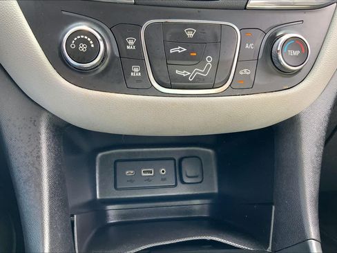 Used 2021 Chevrolet Equinox LS w/ LS Convenience Package FWD image 31