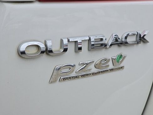 Used 2017 Subaru Outback 2.5i Limited image 9