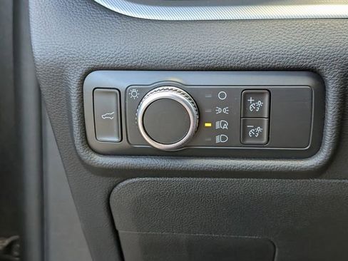 Used 2020 Ford Explorer XLT w/ Comfort Package image 25