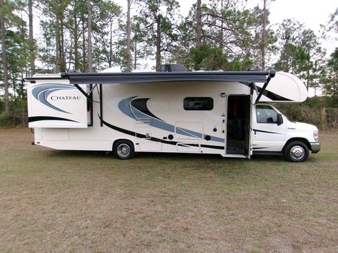 Used 2014 Ford E-450 and Econoline 450 Super Duty w/ Motorhome Prep Package RWD image 1