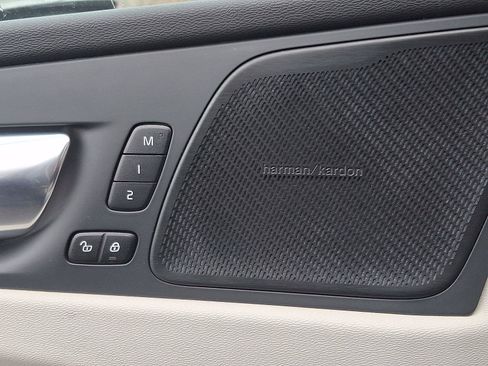 Used 2023 Volvo XC60 B5 Plus w/ Protection Package Premier image 24