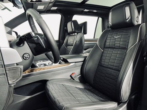 Used 2025 Cadillac Escalade Sport Platinum image 8