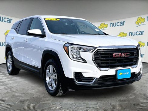 Used 2024 GMC Terrain SLE image 1