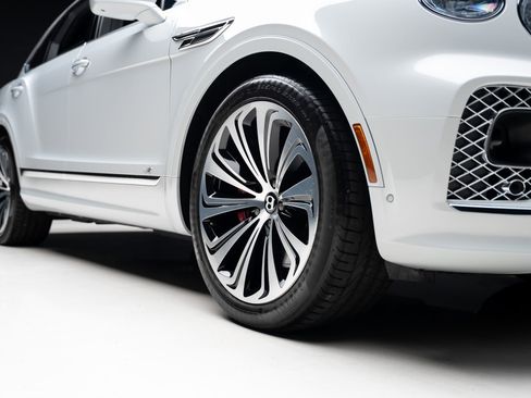 Used 2021 Bentley Bentayga AWD/4WD image 78