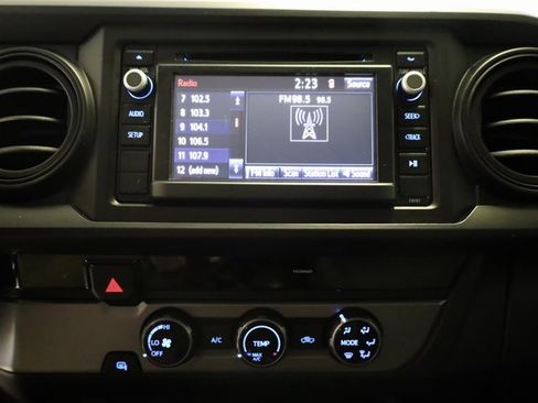 Used 2017 Toyota Tacoma SR image 22
