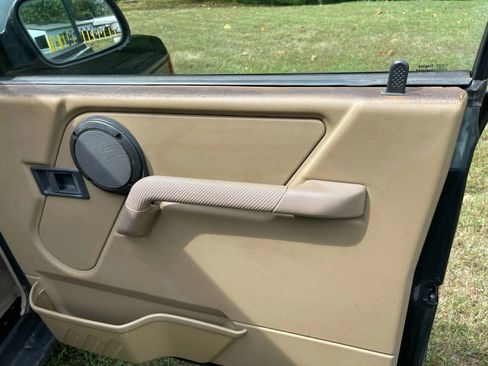 Used 1999 Land Rover Discovery SD image 16