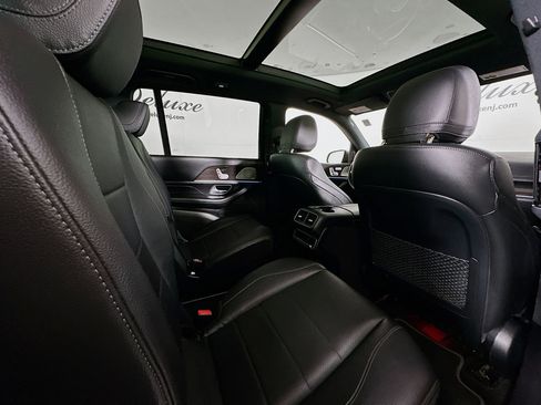 Used 2022 Mercedes-Benz GLS 450 4MATIC w/ AMG Line Exterior image 31