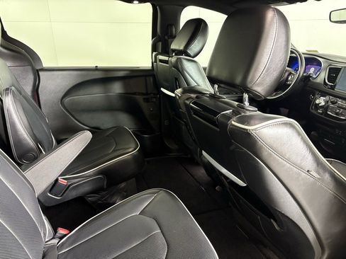 Used 2018 Chrysler Pacifica Limited w/ Advanced Safetytec Group image 15