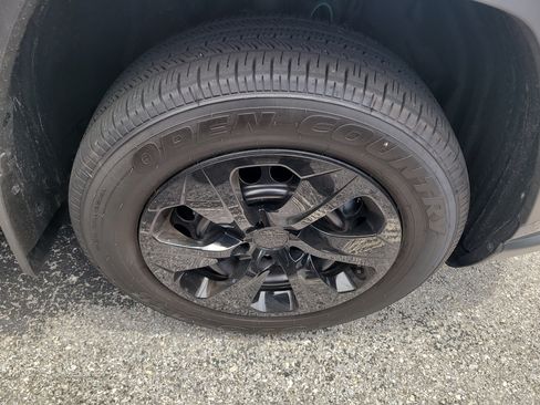 Certified 2025 Toyota RAV4 LE FWD image 9