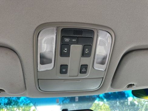 Used 2017 Kia Sedona LX w/ LX Essentials Premium Package image 20