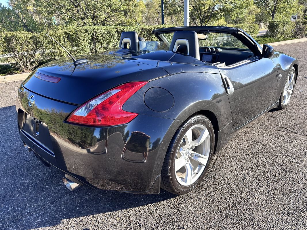 Used 2011 Nissan 370Z Touring w/ Sport Pkg RWD image 5