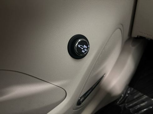 Used 2023 Buick Envision Avenir image 26